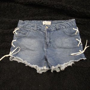 White laced up jean shorts.